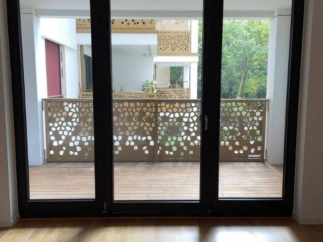 Wunderschönes * 2 Zimmer Apartment * Einbauküche * Bad * Gäste WC * Balkon
