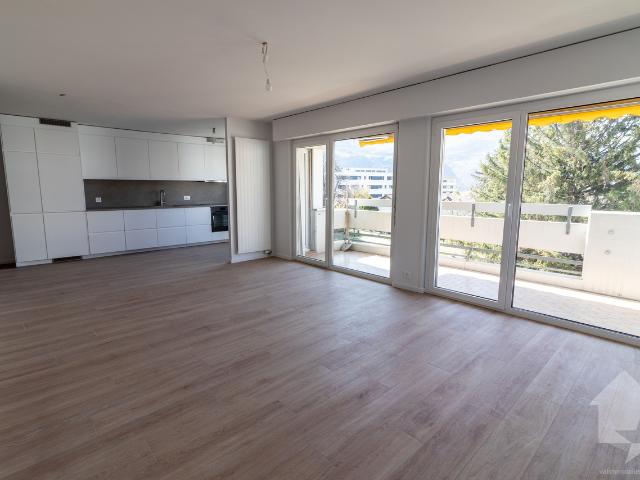 Wunderschönes 4.5 Zimmer Apartment mit 2 Parkplätzen inklusive