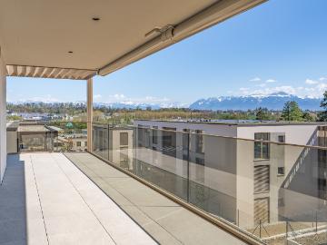 Wunderschönes 4,5 Zimmer Apartment mit grosszügigem Balkon im obersten Stock
