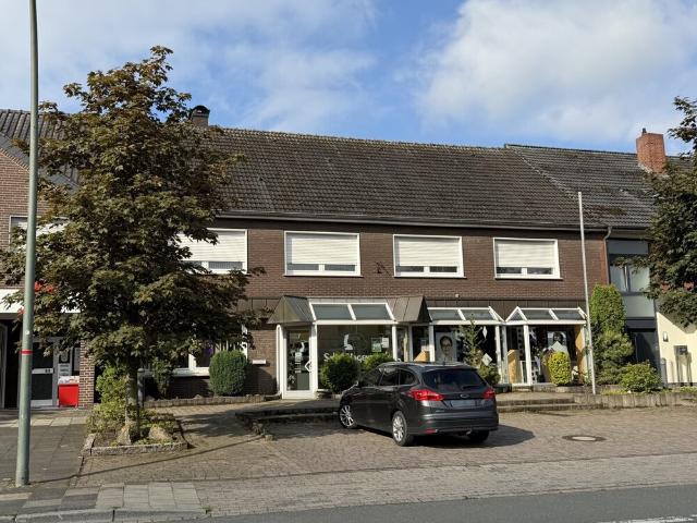 WuG Haus mit etabliertem Friseursalon und bezugsfreier Wohneinheit zentral in Vorhelm!