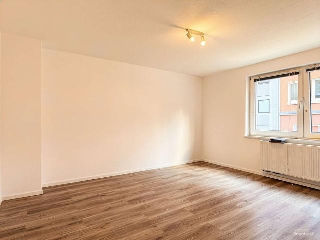 WUPPERTAL SEHLHOF: SCHÖNE 2 ZIMMERWOHNUNG IM 1.OG BADEZIMMER MIT FENSTER