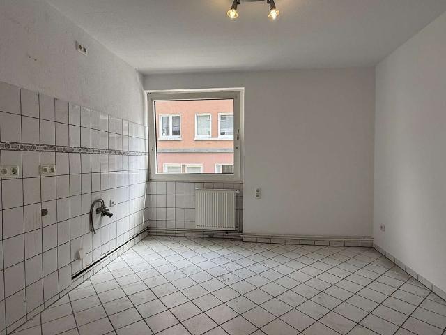 WUPPERTAL SEHLHOF: SCHÖNE 2 ZIMMERWOHNUNG IM 1.OG BADEZIMMER MIT FENSTER
