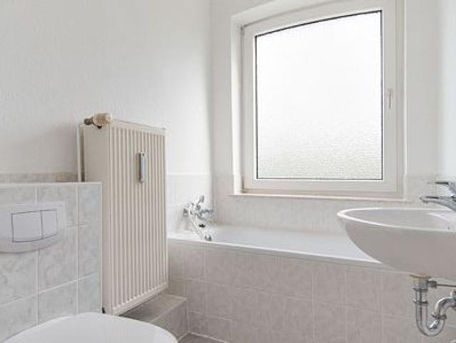 Wurmbergstr. 10, 1 R Gemütliche 3 Zimmer Wohnung mit Tageslichtbad!