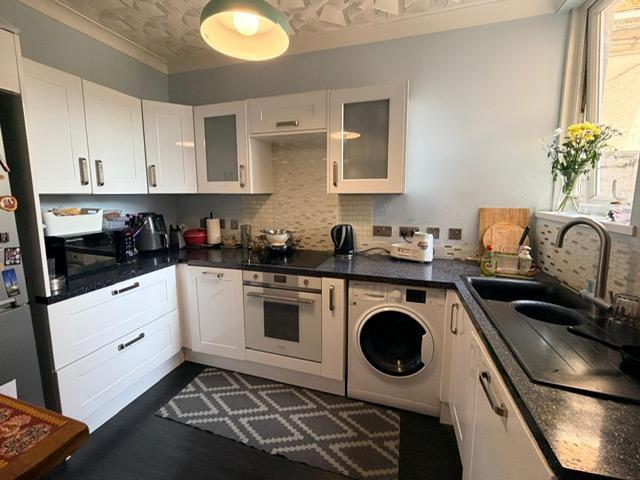 Wymering Road, Portsmouth PO2 3 bed terraced house to rent £1,550 pcm £358 pw