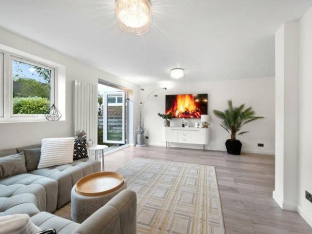 Wynton Grove, Walton On Thames, Surrey, KT12