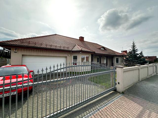 Wynajmę dom wolnostojący 280 m² z parkingiem ul. Michałki, Michałowice