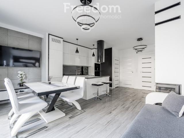Wynajmę komfortowy segment 106 m² z 4 sypialniami w Ząbkach
