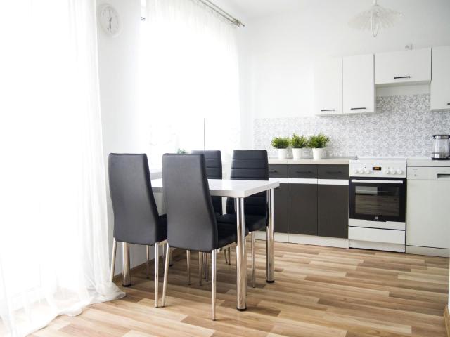 Wynajmę mieszkanie w bloku mieszkalnym m4 z aneksem kuchennym 56 m² Poznań, Naramowice