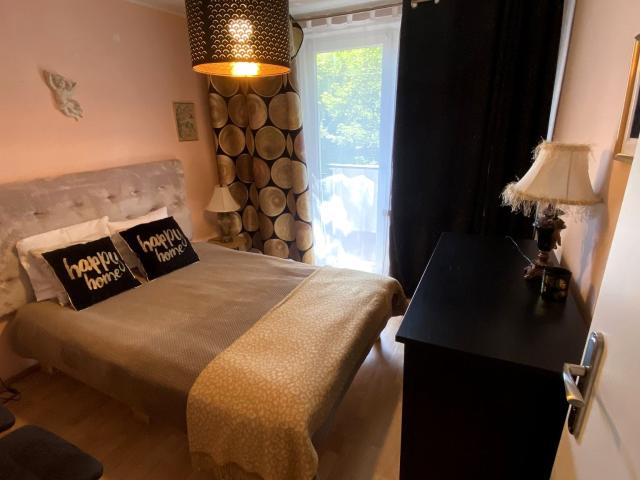 Wynajmę mieszkanie w bloku mieszkalnym m4 z kuchnią w zabudowie 64 m² Kraków, Krowodrza Górka