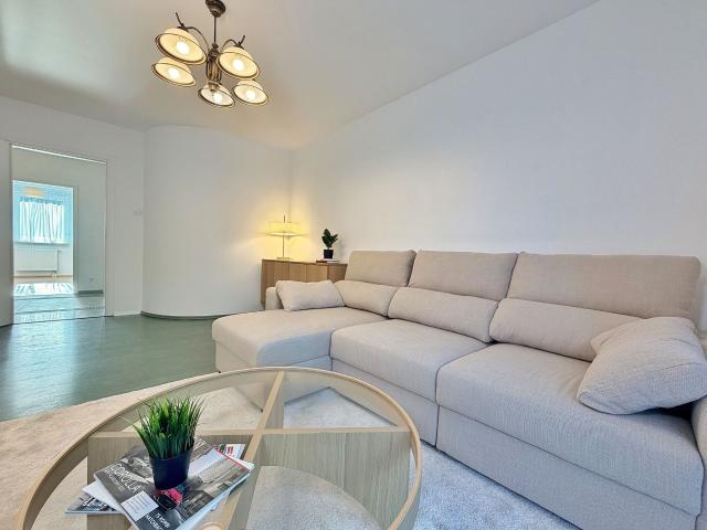 Wynajmę mieszkanie w bloku mieszkalnym m4 z oddzielną kuchnią 80 m² Wrocław, Krzyk