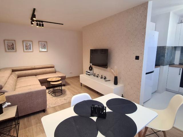 Wynajmę mieszkanie w bloku mieszkalnym m2 z kuchnią w zabudowie 35 m² Bielsko Biała, Złote Łany