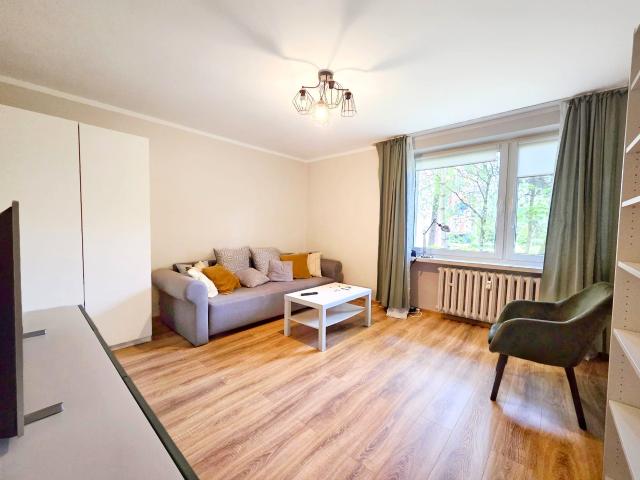 Wynajmę mieszkanie w bloku mieszkalnym m2 z kuchnią w zabudowie 38 m² Kraków, Olsza