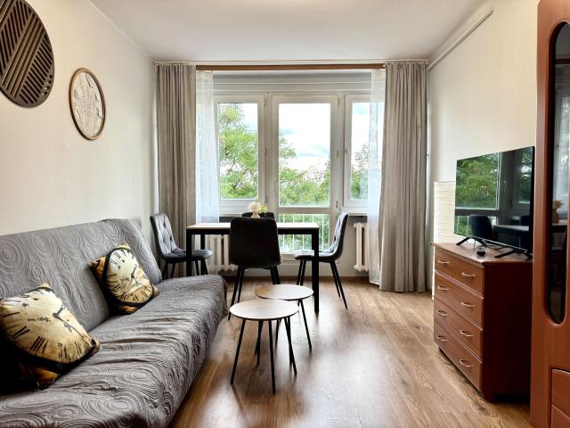 Wynajmę mieszkanie w bloku mieszkalnym m2 z oddzielną kuchnią 37,40 m² ul. Reja, Oleśnica, Centrum