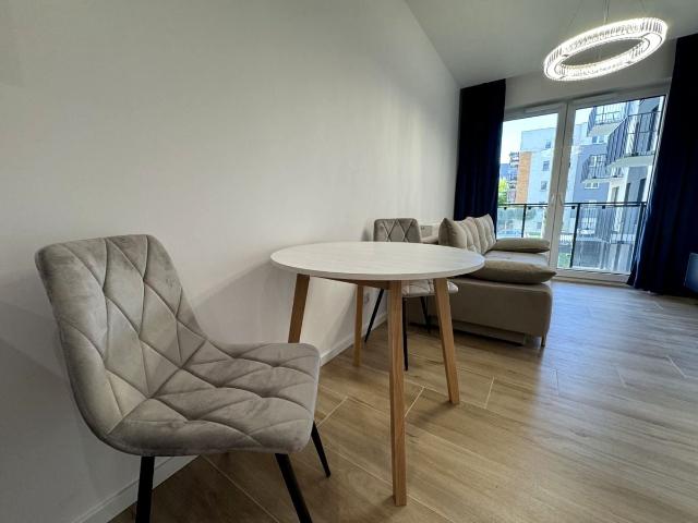 Wynajmę mieszkanie w bloku mieszkalnym m2 z oddzielną kuchnią 38 m² Kraków, Stare Podgórze