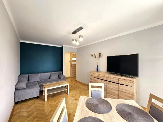 Wynajmę mieszkanie w bloku mieszkalnym m2 z oddzielną kuchnią 38 m² Zgierz, 650 lecia