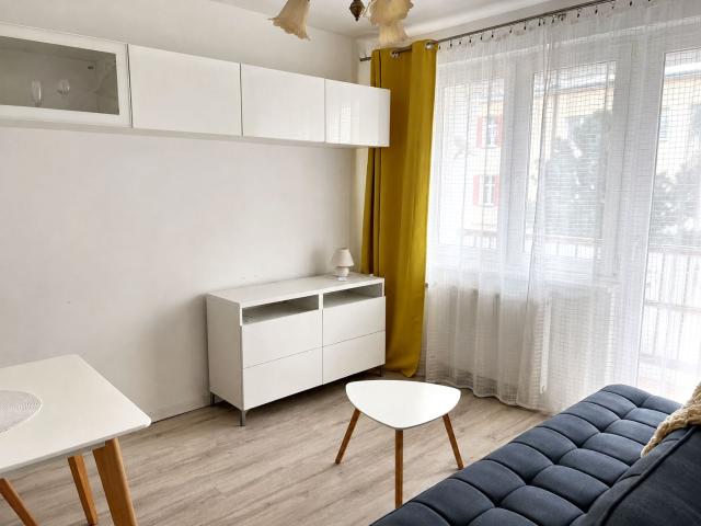 Wynajmę mieszkanie w bloku mieszkalnym m2 z oddzielną kuchnią 33,70 m² ul. Wolności, Choszczno