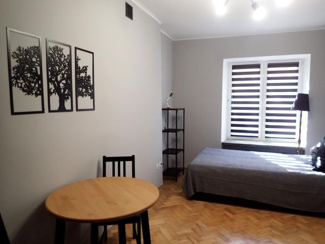 Wynajmę mieszkanie w bloku mieszkalnym m2 z oddzielną kuchnią 42 m² Kraków, Grzegórzki
