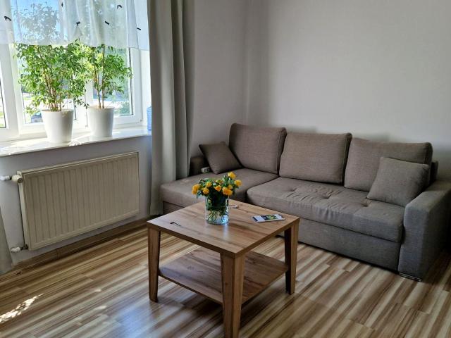 Wynajmę mieszkanie w bloku mieszkalnym m2 z oddzielną kuchnią 43 m² ul. Sajny, Góra Kalwaria