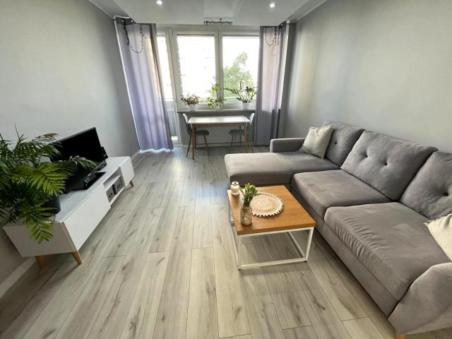 Wynajmę mieszkanie w bloku mieszkalnym m2 z oddzielną kuchnią 50 m² Poznań, Czecha