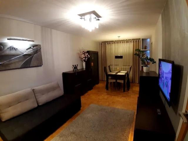 Wynajmę mieszkanie w bloku mieszkalnym m2 z oddzielną kuchnią 53 m² Wrocław, Fabryczna
