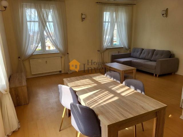 Wynajmę mieszkanie w bloku mieszkalnym m2 z oddzielną kuchnią 73,50 m² Legnica