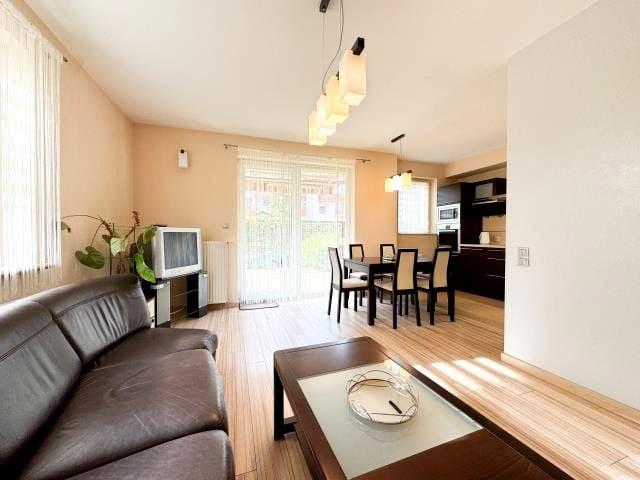 Wynajmę mieszkanie w bloku mieszkalnym m3 z aneksem kuchennym 67 m² Warzymice