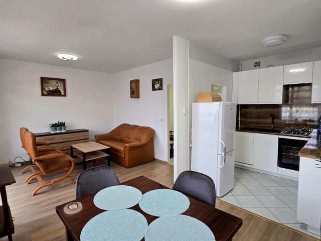 Wynajmę mieszkanie w bloku mieszkalnym m3 z kuchnią w zabudowie 56 m² Sosnowiec, Sielec