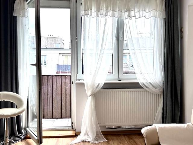 Wynajmę mieszkanie w bloku mieszkalnym m3 z kuchnią z oknem 36 m² al. Wyzwolenia, Aleksandrów Łódzki