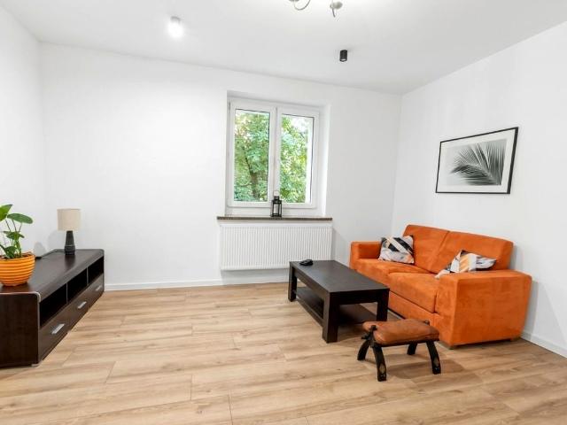 Wynajmę mieszkanie w bloku mieszkalnym m3 z kuchnią z oknem 66,50 m² Ruda Śląska