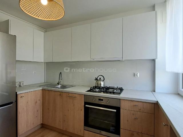 Wynajmę mieszkanie w bloku mieszkalnym m3 z oddzielną kuchnią 60 m² ul. Sowińskiego, Radom, XV lecia
