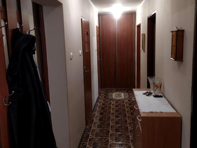 Wynajmę mieszkanie w bloku mieszkalnym m3 z oddzielną kuchnią 61 m² Czernica