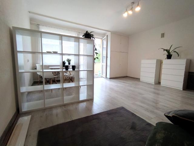 Wynajmę mieszkanie w bloku mieszkalnym kawalerka z oddzielną kuchnią 42 m² Łódź, Bałuty