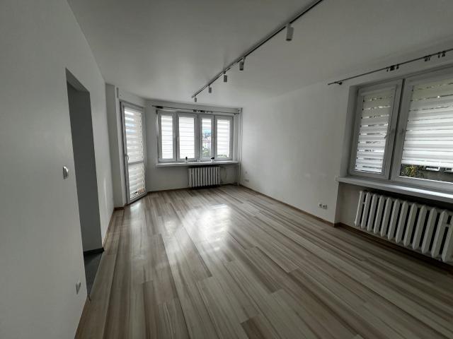 Wynajmę mieszkanie w bloku mieszkalnym kawalerka z oddzielną kuchnią 29,30 m² ul. Windakiewicza, Bochnia
