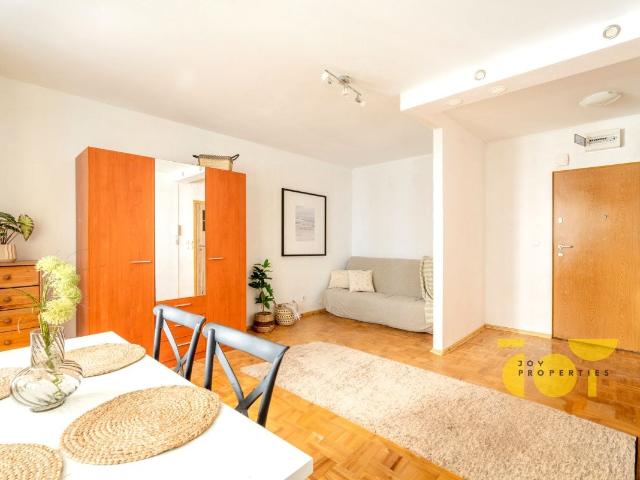 Wynajmę mieszkanie w bloku mieszkalnym kawalerka z oddzielną kuchnią 34 m² Stegny Mokotów Stegny