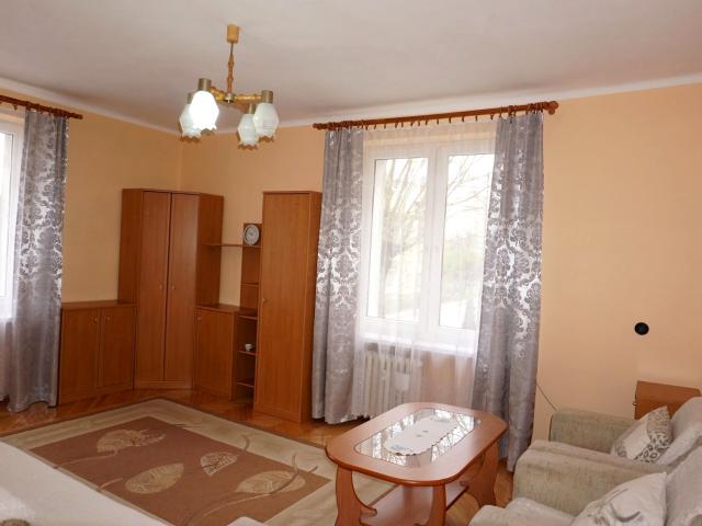 Wynajmę mieszkanie w bloku mieszkalnym kawalerka z oddzielną kuchnią 38 m² ul. Majówka, Starachowice