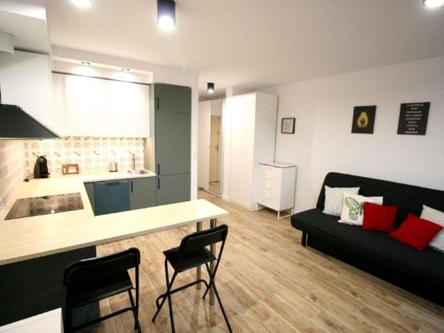 Wynajmę mieszkanie w bloku mieszkalnym kawalerka z aneksem kuchennym 28 m² Kraków