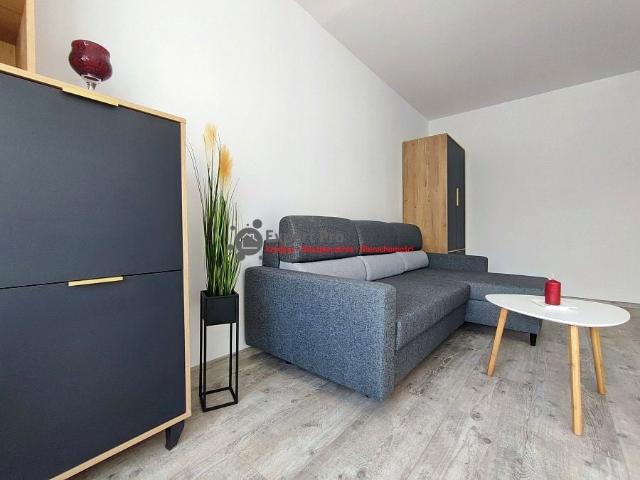 Wynajmę mieszkanie w bloku mieszkalnym kawalerka z kuchnią w zabudowie 25 m² Wałbrzych, Piaskowa Góra