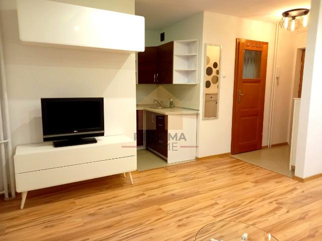 Wynajmę mieszkanie w bloku mieszkalnym kawalerka z kuchnią z oknem 27 m² ul. Słobódzkiego, Młodych