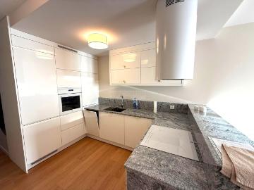 Wynajmę mieszkanie w bloku mieszkalnym 65 m² wysoki standard ul. Kolejowa, Dzierżoniów