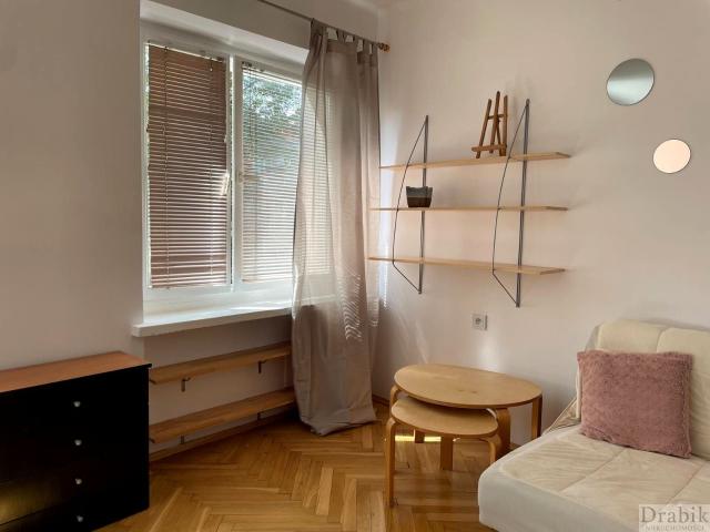 Wynajmę mikrokawalerkę w bloku mieszkalnym kawalerka z aneksem kuchennym 21,37 m² Kraków