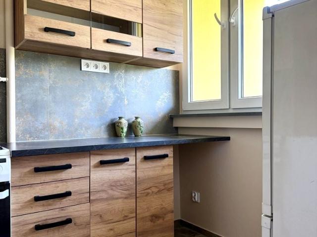 Wynajmę mikrokawalerkę w bloku mieszkalnym kawalerka z kuchnią z oknem 23,50 m² Wrocław