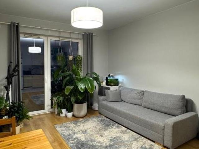 Wynajmę nowoczesne 42 m² mieszkanie z balkonem w Warszawie