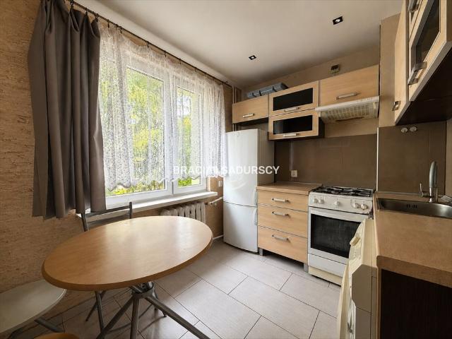 Wynajmę przestronną kawalerkę 30 m² z osobną kuchnią w Krakowie
