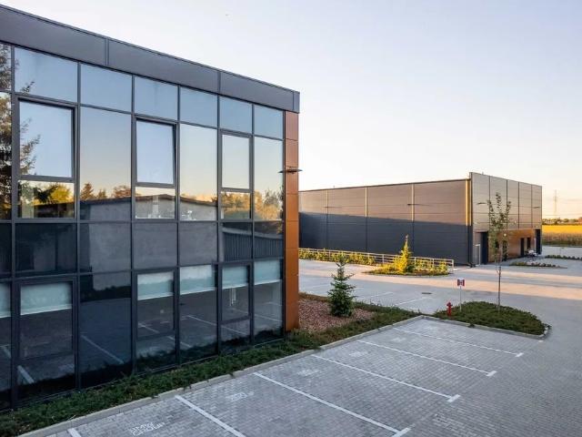 Wynajem magazynu 480 m2 z socjalami, S8, Jawczyce