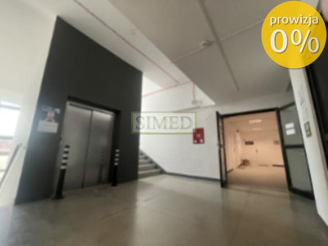 Wynajem biura 17 m² z wysokim sufitem i 24/7 dostępem