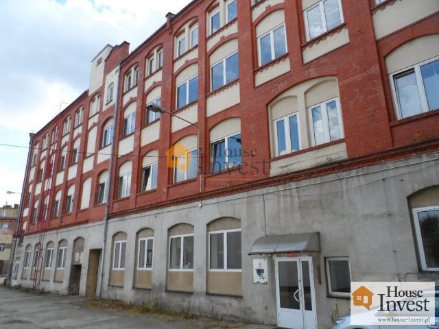 Polecam obiekt 3500 m² z infrastrukturą i parkingiem w Legnicy