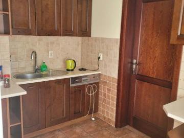 Wynajem domu 160 m² z 5 pokojami i dwoma łazienkami