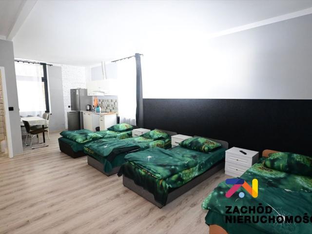 Wynajem domu z 21 łóżkami, kuchniami i patio