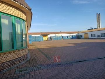 Hala magazynowa z chłodniami, biurami i certyfikatami