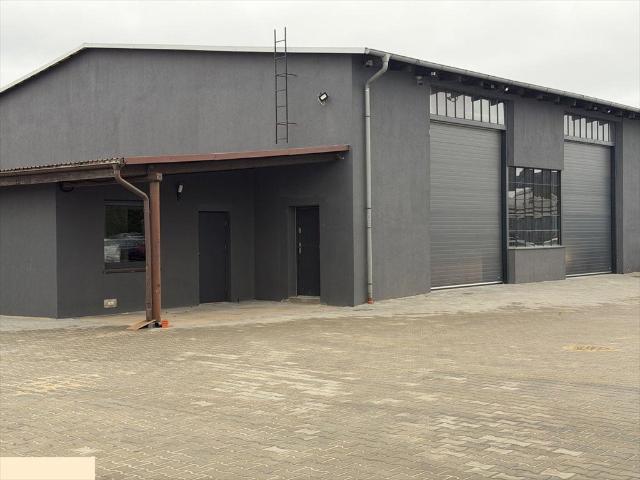 Hala z biurami i magazynami w Gdyni Obłuże, 1300 m²